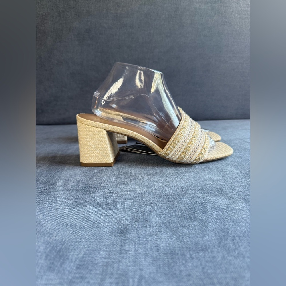Madden NYC Block Heel Slip On Sandals Woman’s SZ 9 Cream Textured Beaded New